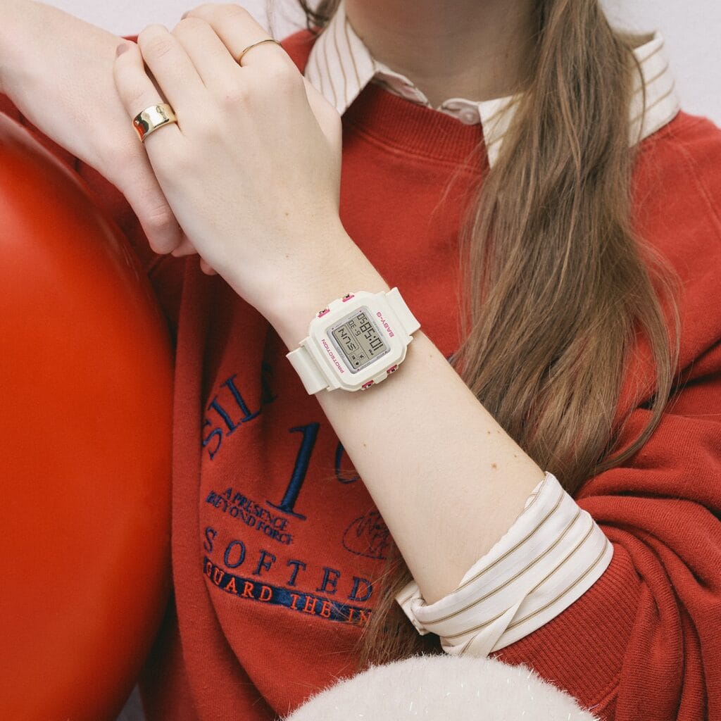 Casio Baby-G BGD10KH-1 dan BGD10KH-7 dengan holder berbentuk hati (Photo: Casio, Baby-G)