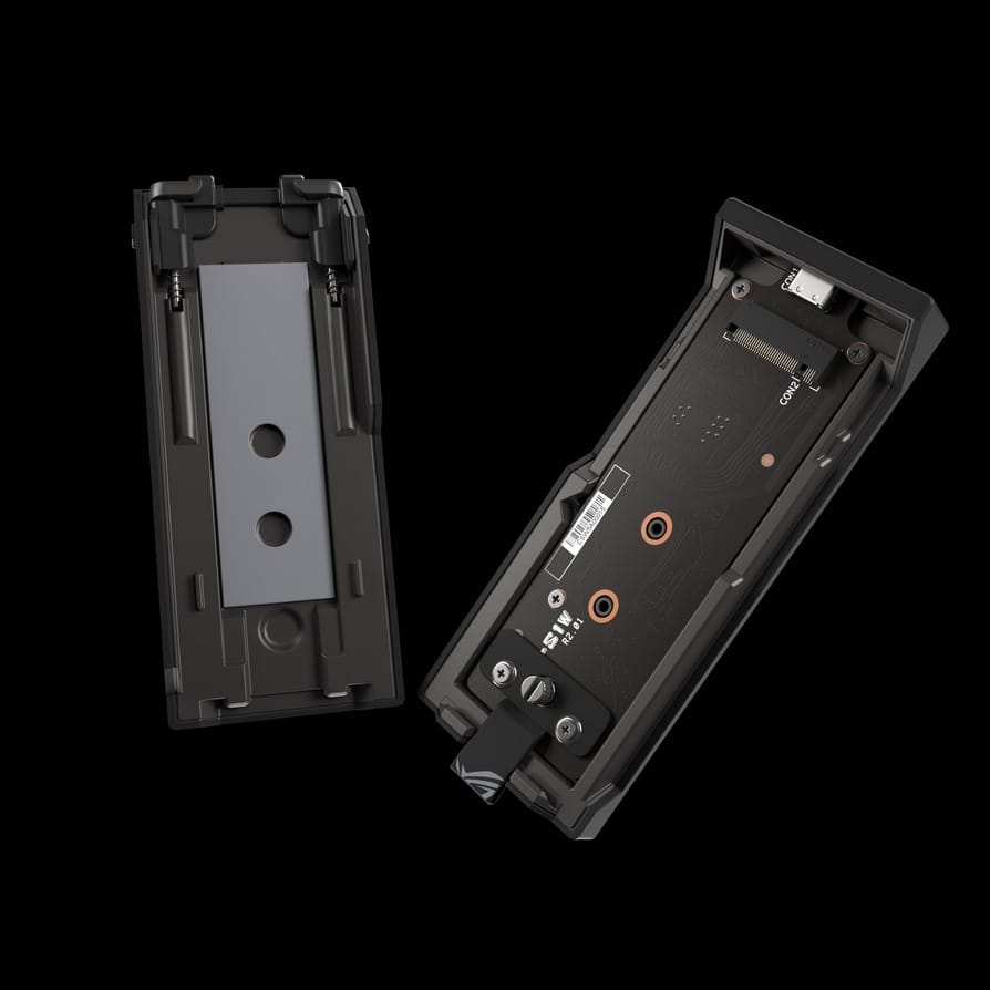 Detail pendingin dual-layer SSD dengan bantalan termal dan lapisan silikon (Photo: ASUS, Republic of Gamers) Detail pendingin dual-layer SSD dengan bantalan termal dan lapisan silikon (Photo: ASUS, Republic of Gamers)