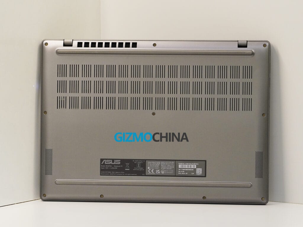 Laptop AI AMD Ryzen AI 7 350 dengan desain tipis (Photo: Asus, Gizmochina)