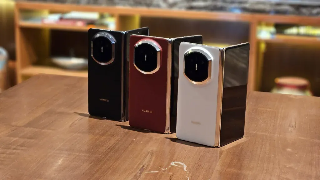 Layar utama OLED 8 inci pada HP lipat Huawei terbaru (Photo: Huawei, GadgetDIVA)