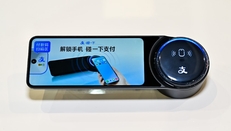 Panel e-paper signage E Ink Spectra 6 berdaya rendah (Photo: TCL CSOT; E Ink)