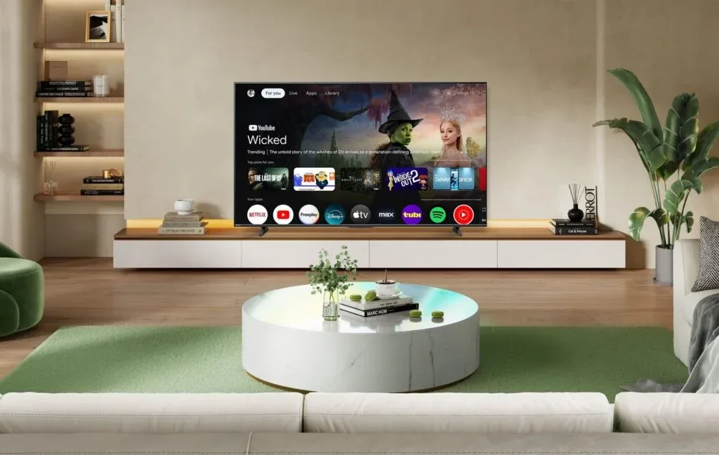 Review Hisense M7 Mini-LED TV Terbaru dengan desain bezel tipis (Photo: Hisense, Walmart)
