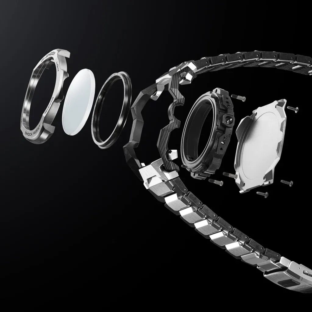 Sisi samping bodi jam tangan premium Casio yang memperlihatkan lapisan karbon (Photo: Casio)