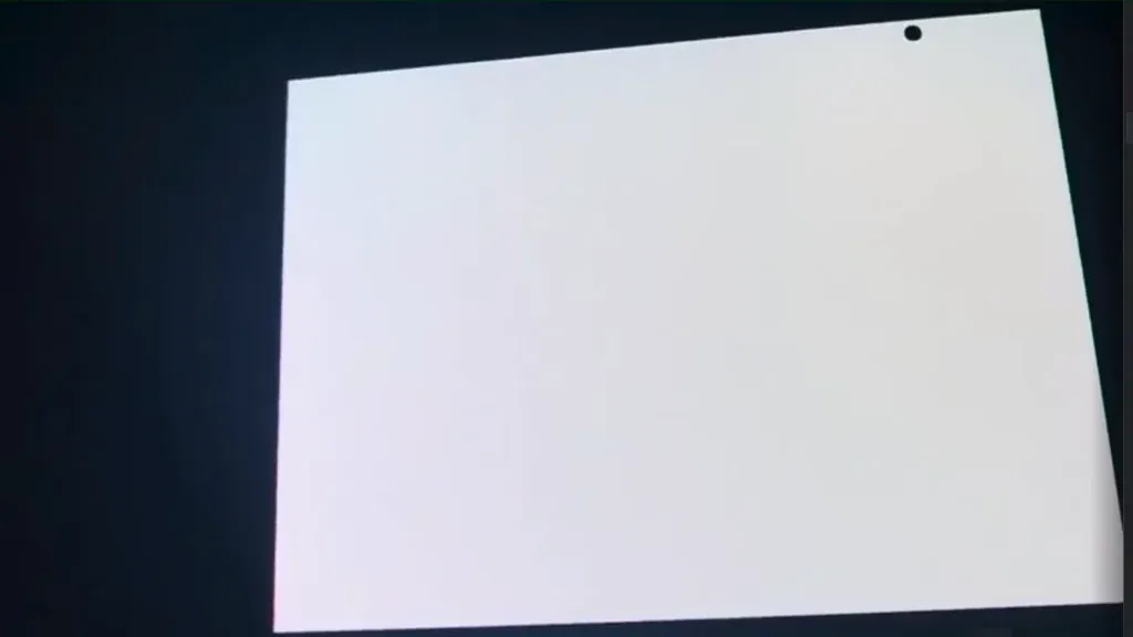 Tampilan panel internal yang mengalami masalah layar Samsung Galaxy Z TriFold (Photo: Samsung)