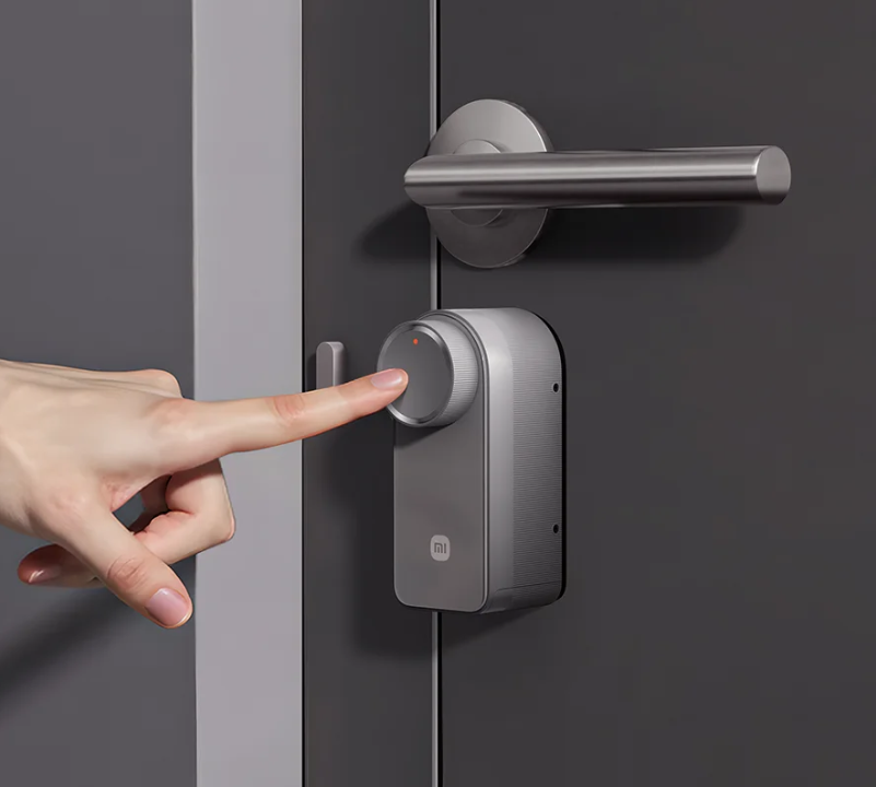 Xiaomi Self-Install Smart Lock dipasang tanpa bor di pintu rumah (Photo: Xiaomi, Gizmochina) Xiaomi Self-Install Smart Lock dipasang tanpa bor di pintu rumah (Photo: Xiaomi, Gizmochina)