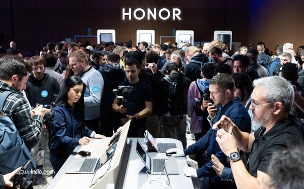 HONOR brand smartphone dengan pertumbuhan tercepat 2025: Review strategi premium dan update AI-foldable (Photo: HONOR; Omdia)