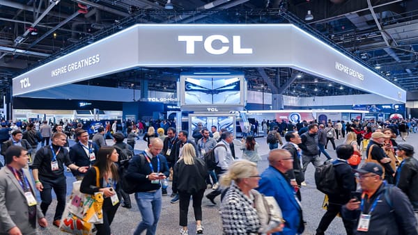Review Pengiriman TV Global Desember 2025: TCL Resmi Geser Dominasi Samsung (Photo: TCL, Samsung)
